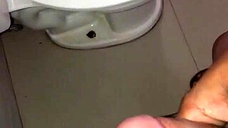 Gozando bem gostoso in threesome with toys 😍