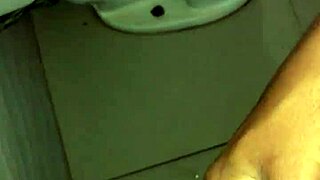 Gozando bem gostoso in threesome with toys 😍