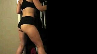 White Teen 18+ Girl Shakes Her Fit Booty In Twerk