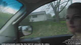 ¡Oye, quieres ver mi coño rosado fresco flash al aire libre?