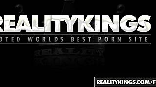 Baylee Luther gets hardcore anal.