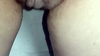 Incinta sul wc poi bide al buco del culo