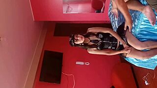 CANDYBOON Y UNA GRAN TARDE DE HALLOWEEN SE VISTE DE POLICIA SEXY Y EN VES DE ARRESTAR LE SACA POLLA PARA SER COGIDA A SU ANTOJO C�GEME PERRO ES UNA ORDEN�