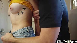 Ryan Seizes Opportunity With Melody Parker's Big Ass.