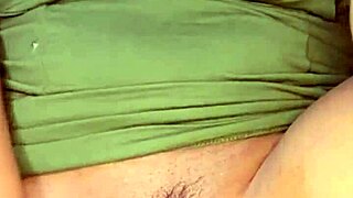 bucetinha squirts juicy during sensitive pussy licking