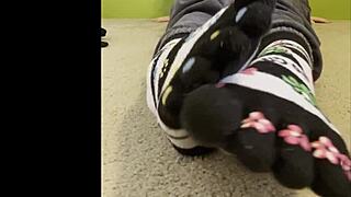 Worshipping Sexy Teen Feet