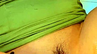 bucetinha squirts juicy during sensitive pussy licking