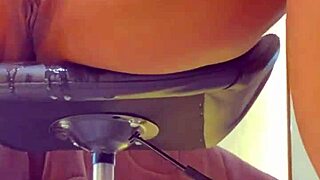 bucetinha squirts juicy during sensitive pussy licking