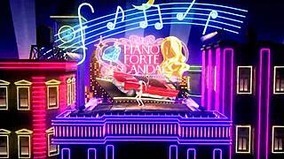 hatsune miku nude on piano 😍