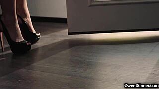 damn, Whitney Wright seduces an older guy for cash with her tight body