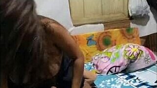 Mi Hermanastra Se Me Sube En Mi Pecho Se Quita El Calzon Y Me Chupa El Pene Yo Le Chupo La Vagina Y Tiene Orgasmos Intensos?