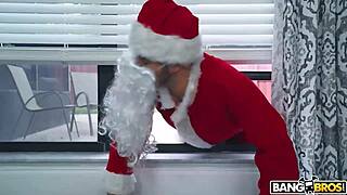 bangbros - christmas comes early for kylie quinn with boyfriend in santa costume