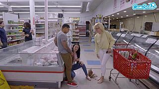 Amateur Teen 18+ Sucks Big Black Cock And Gets Fucked In Public Bbc