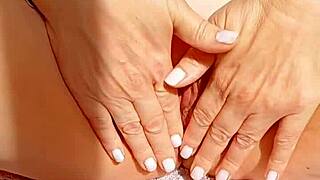 Damn, check Maturemons getting that close-up yoni massage!