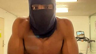 Black Bodybuilder Outdoor Workout for Ladies