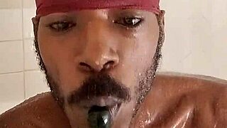 Daddy workout with uncle in dorm