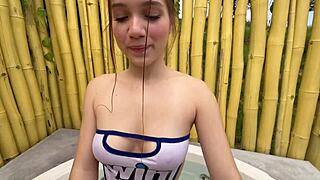 Mi Hermanastro Me Cumple La Fantasía De Follar En El Jacuzzi Al Aire Libre - Majoblonde