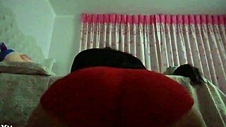 Peruvian girl twerks seductively in Pueblo Joven Ica.