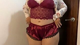 Mi Madrastra Bbw Soraya Culona Se Desnuda Frente A La Cámara De Mi Amigo Culona Colombiana Casera Real