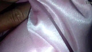 amateur shaved pussy reaches wet orgasm in one on one