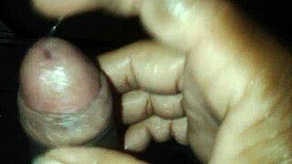 Watch Me Masturbate in the Bathroom!