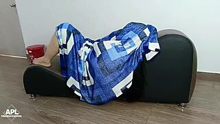 Le Digo Al Puto De Mi Hijastro Que Entre A Mi Cuarto Que Necesito De Su Ayuda Debajo De Mis Cobijas Pero El Llega Con Su Verga Activada Para Mi Boca - Parte 1