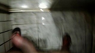Watch Me Masturbate in the Bathroom!