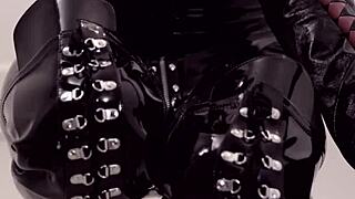 bdsm shemale gets anal blowjob with buttplug before cumshot