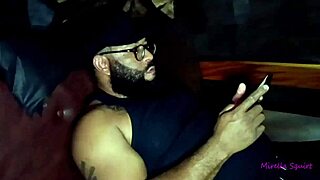 não resisti e dei pro negão na frente de todos 😏