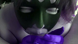 Helgafoxxy gives a crazy blowjob.