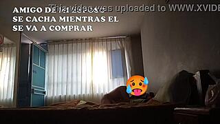 Amigo se mete a cama mientras mi esposo se va hacer capacitación alquilamos dos camas para todos