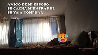 Amigo se mete a cama mientras mi esposo se va hacer capacitación alquilamos dos camas para todos