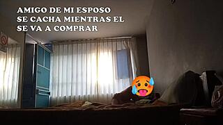 Amigo se mete a cama mientras mi esposo se va hacer capacitación alquilamos dos camas para todos