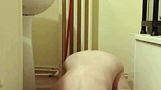 i'm a slave eating from the gamelle