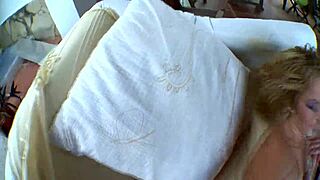 Does mya luanna bounce on that rod?