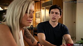 Pervertovana tinejdžerka 18+ Džel Kasidi zavodi naivnog tipa posle gutanja tereta pastorka