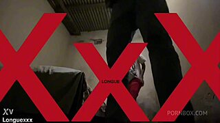 La skinny wants longue queue!