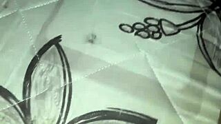 Chamei Um Cara Pra Foder Minha Mulher E Ele Acabou Gozando Dentro Dela Não Tive Oque Fazer E Acabei Tento Que Chupa Ela