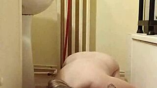 i'm a slave eating from the gamelle