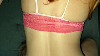 Peguei a Novinha Se Masturbando, Como Sou Educado Ofereci Meu Pau Pra Ajudar, Sentindo Emoções Intensas de Prazer e Conexão