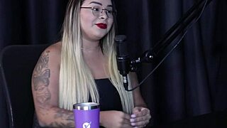 Suellen Barrar Called Penelope Bate Siririca Fetish in Public