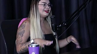 Suellen Barrar Called Penelope Bate Siririca Fetish in Public