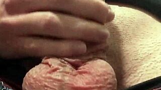 i look at you while i masturbate and cum on camera with my small waist