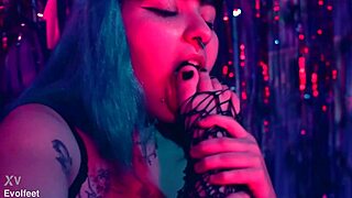 Pretty feet to jerk to