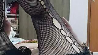 Mature Amateur's Intense Solo Session with Big Pussy Lips!