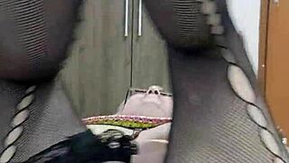 Mature Amateur's Intense Solo Session with Big Pussy Lips!