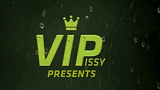 Pretty girl wakes up to warm golden showers 😍