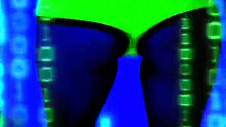 La More Linda dances seductively in homemade teen video