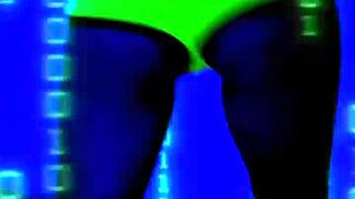 La More Linda dances seductively in homemade teen video