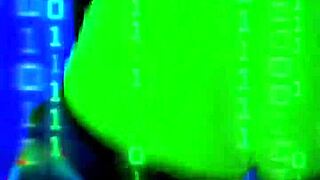 La More Linda dances seductively in homemade teen video